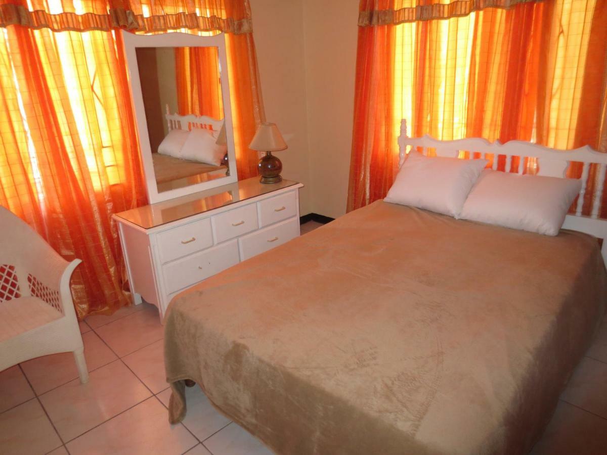 Chateau Yellow Mandeville Exterior foto