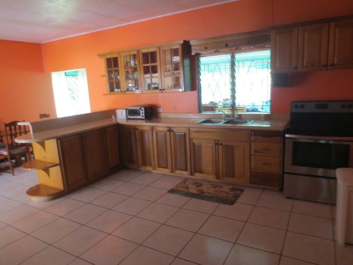 Chateau Yellow Mandeville Exterior foto