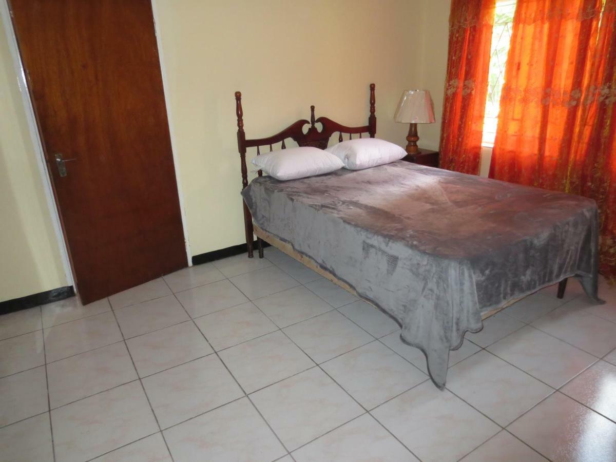 Chateau Yellow Mandeville Exterior foto