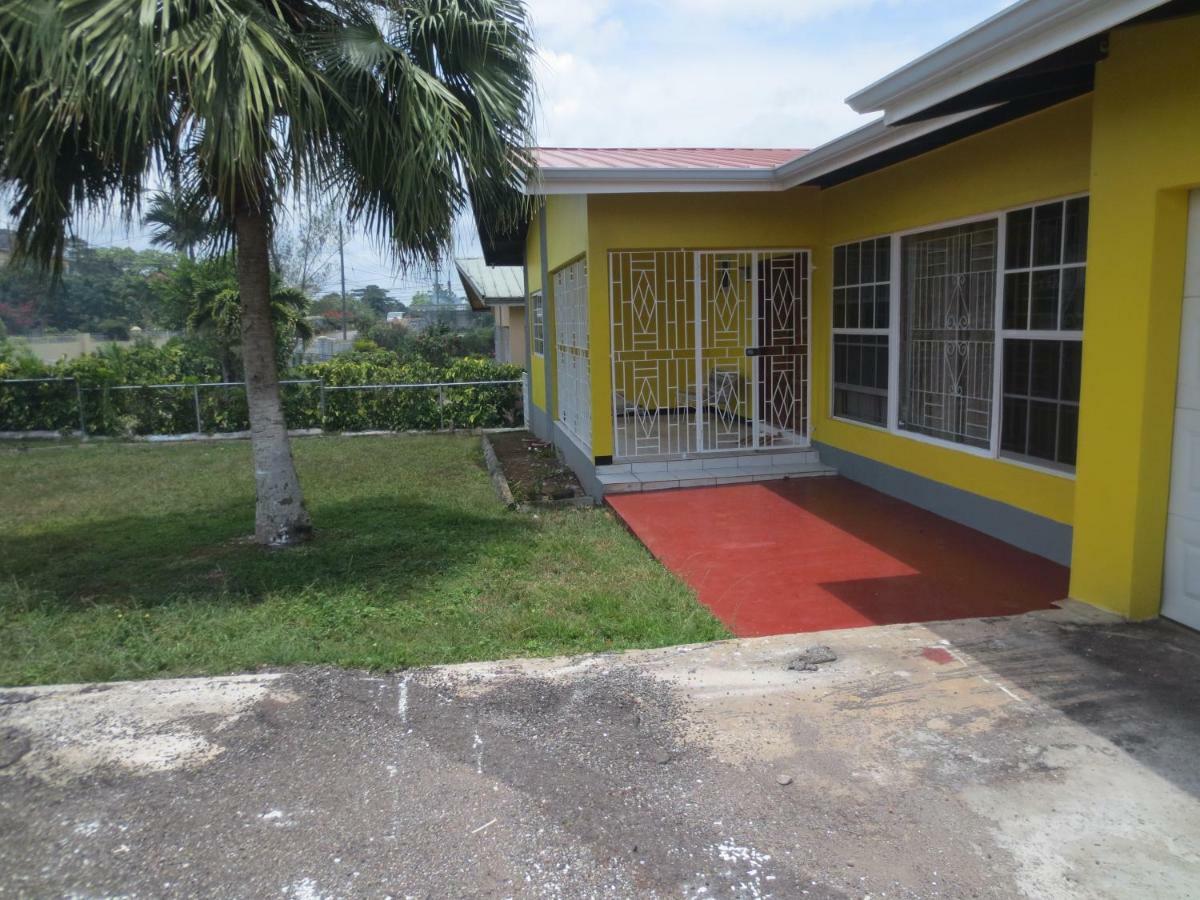 Chateau Yellow Mandeville Exterior foto