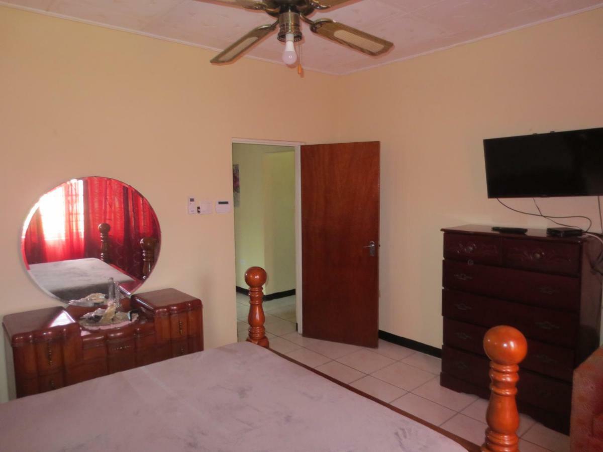 Chateau Yellow Mandeville Exterior foto