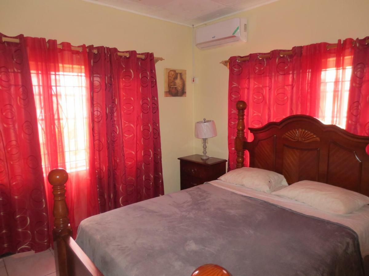 Chateau Yellow Mandeville Exterior foto
